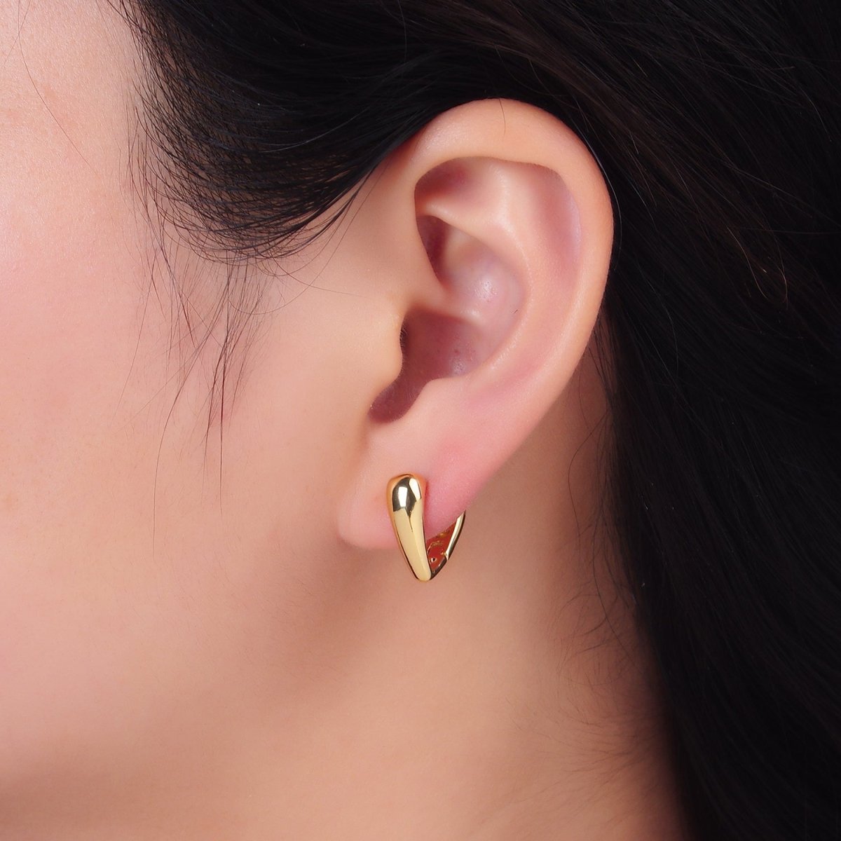 24K Gold Filled 15mm Minimalist Band Triangle Cartilage Huggie Earrings | AB737