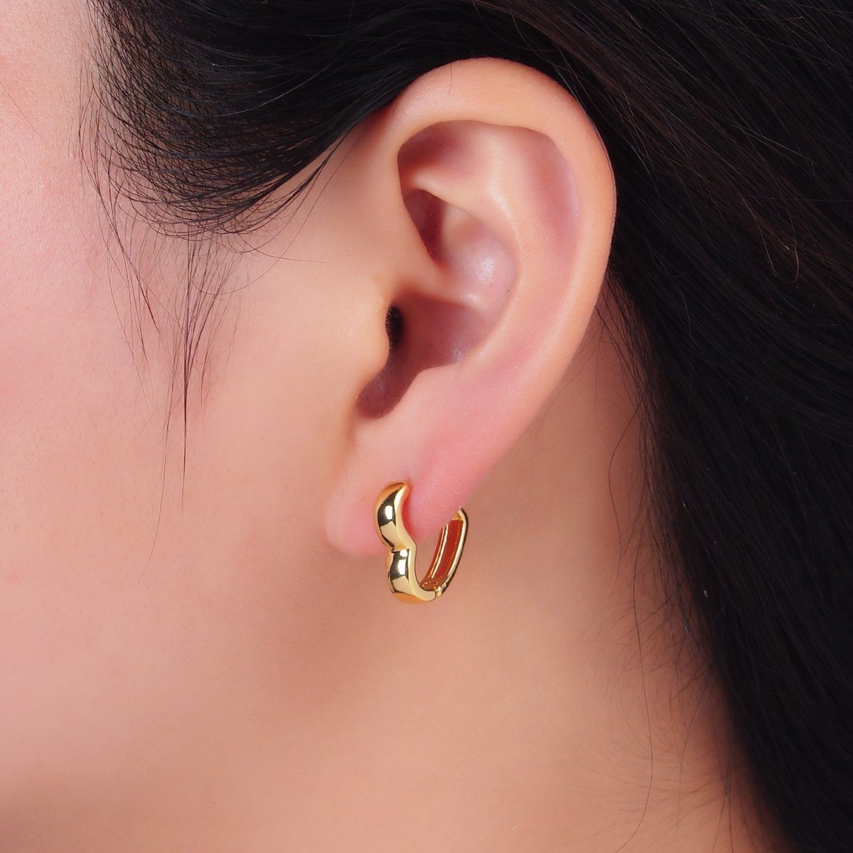 24K Gold Filled 16mm Minimalist Heart Cartilage Huggie Earrings | AB421