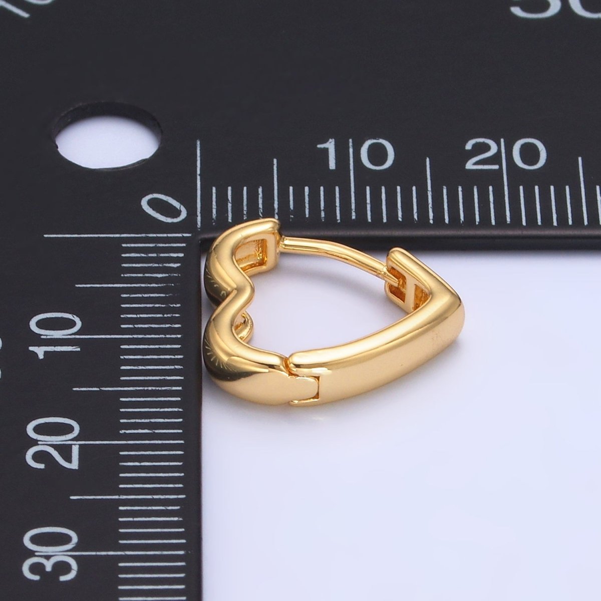 24K Gold Filled 16mm Minimalist Heart Cartilage Huggie Earrings | AB421