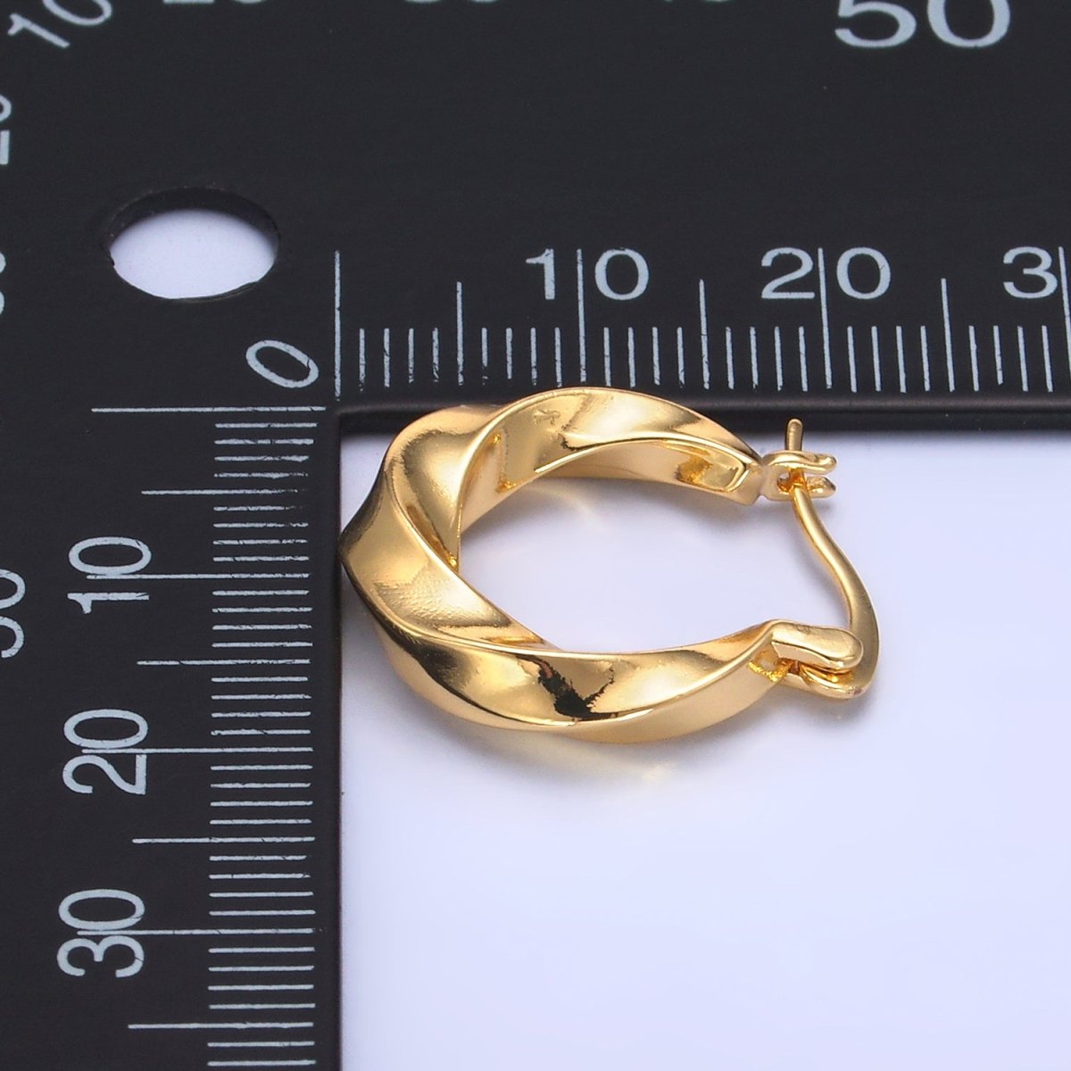 24K Gold Filled 20mm Edged Twist Latch Hoop Earrings | AB602
