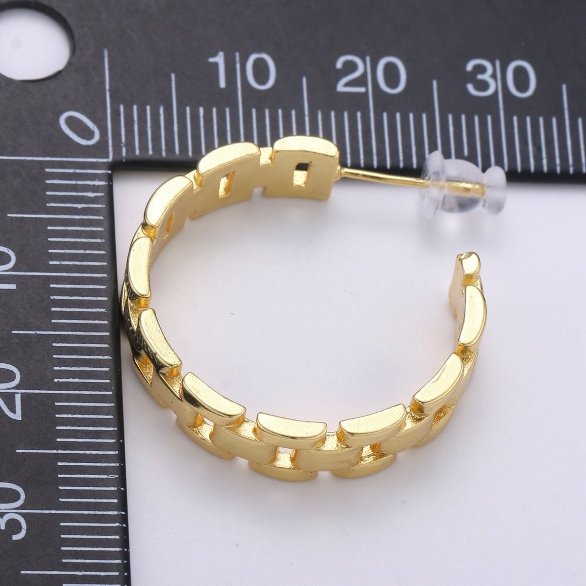 24K Gold Filled 26mm Panther Chain Link C-Shaped Hoop Earrings | Q406