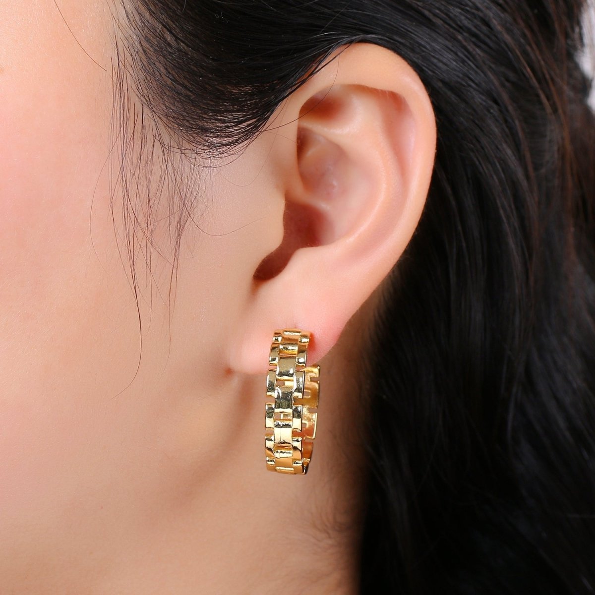 24K Gold Filled 26mm Panther Chain Link C-Shaped Hoop Earrings | Q406