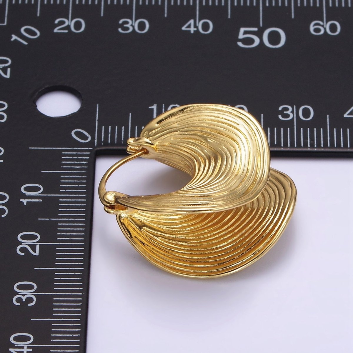 24K Gold Filled 30mm Line-Textured Curved Latch Hoop Earrings | P523