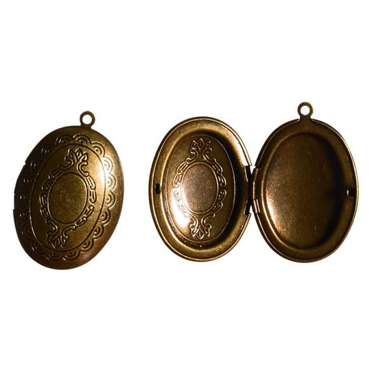Oval Brass Photo Locket Pendant – 39mm
