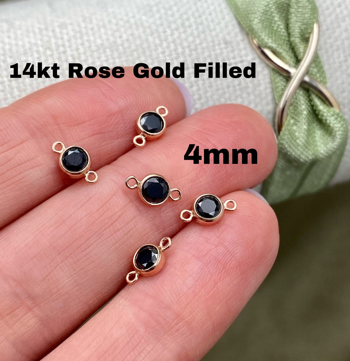 Black Connectors 4mm - 3 pack - B16