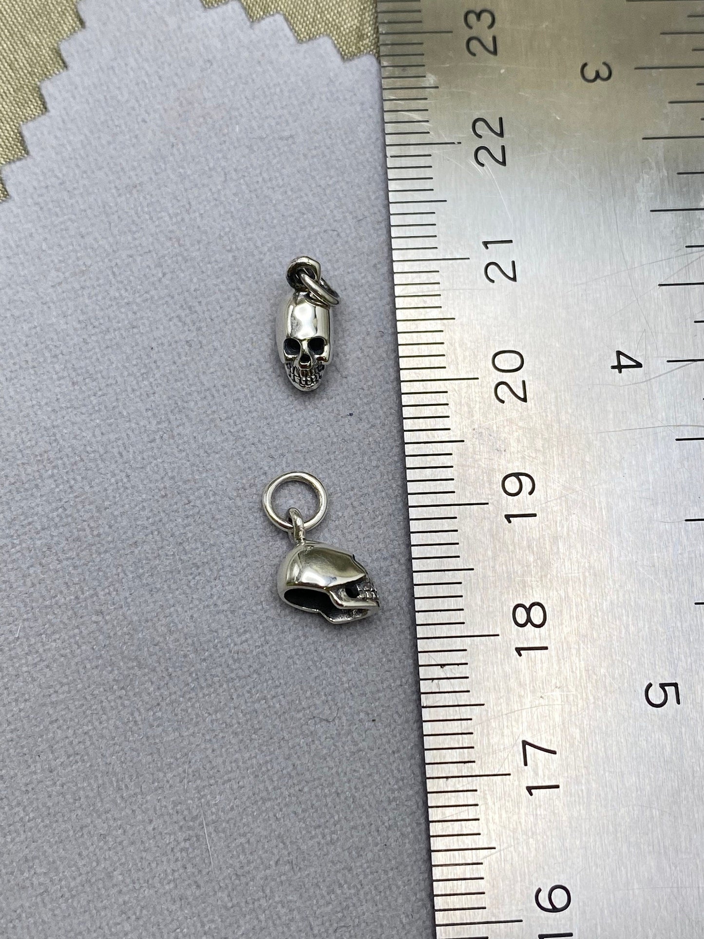Skull Charms - 2 Pack - F32