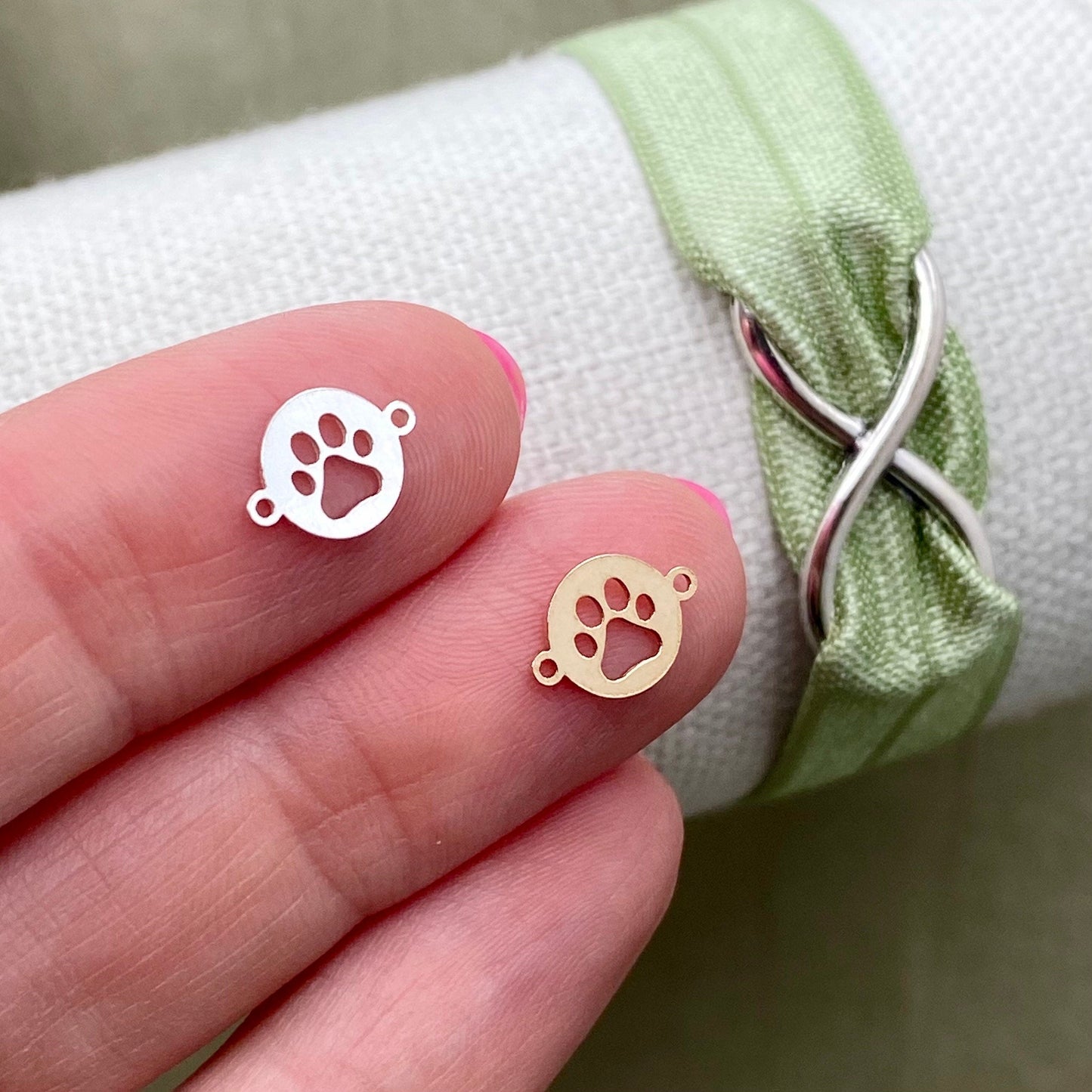 Paw Print Connectors (round) - 2 Pack - L9