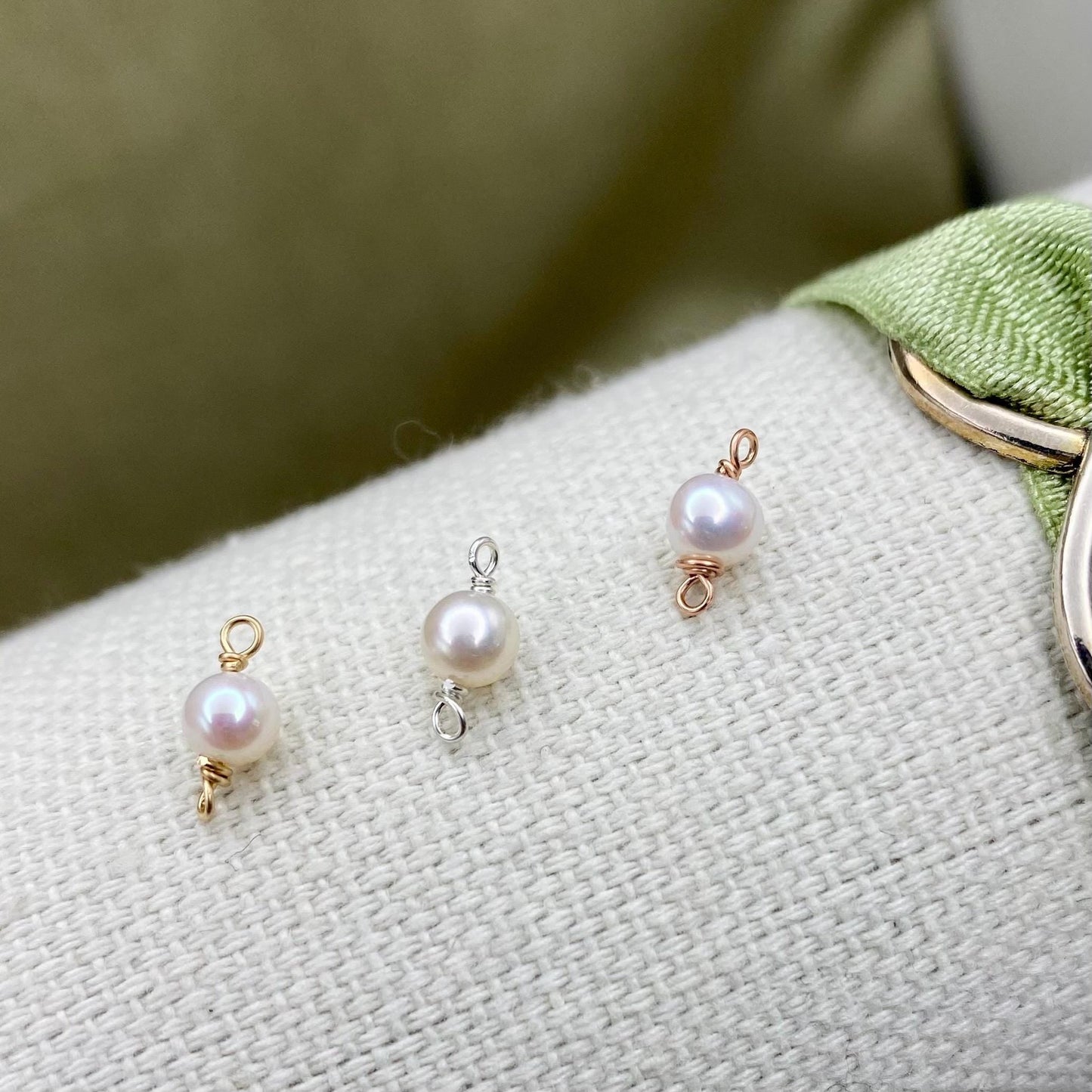 4mm Freshwater Pearl Connector - 5 Pack - B31