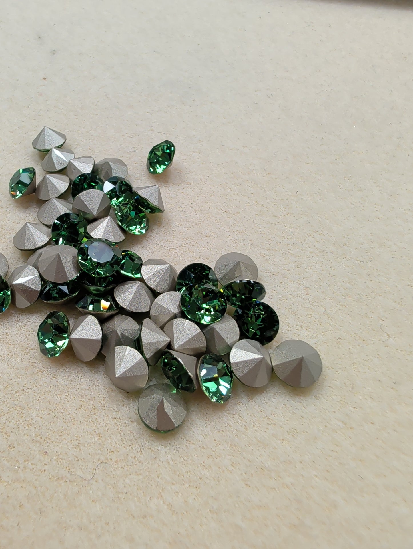8mm Chaton Foiled, Preciosa