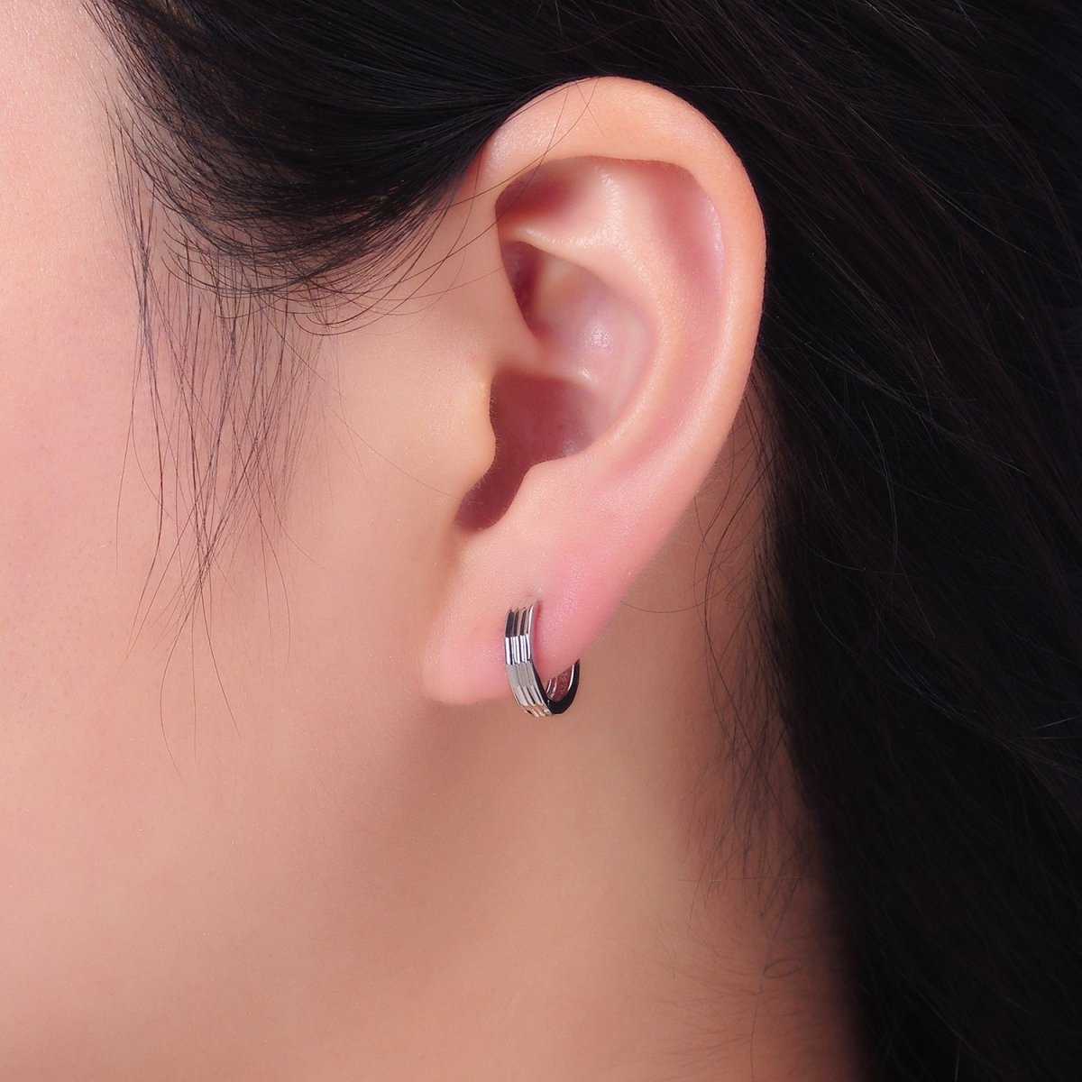 S925 Sterling Silver 12mm Line-Edged Cartilage Huggie Earrings | SL-555