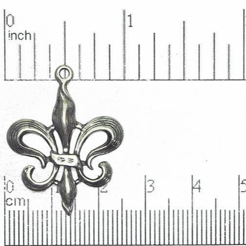 25mm x 33mm Fleur-de-lis Charm Pendant - Made of Pewter - Sold by the Piece - Made in the USA - PEW139