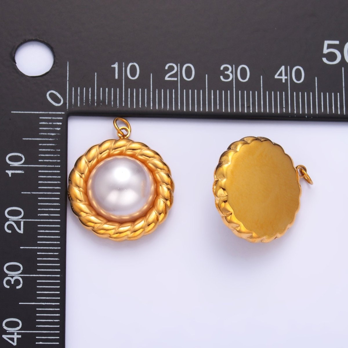 Stainless Steel Shell Pearl Croissant Bezel Round Charm | P735